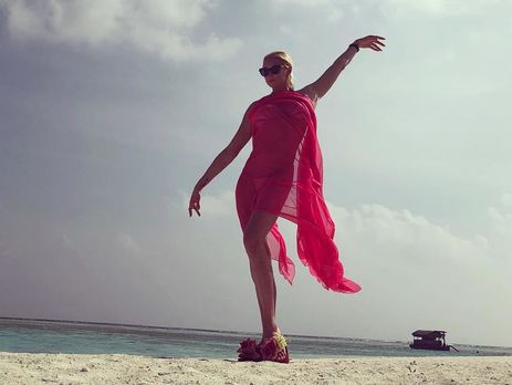 Волочкова на Мальдивах продемонстрировала растяжку