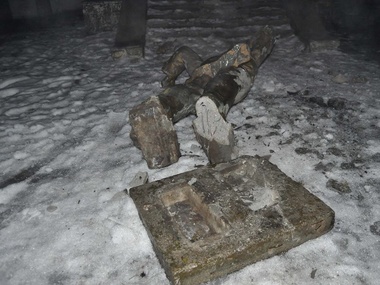 В Запорожье неизвестные снесли памятник Ленину