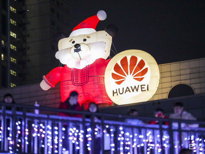 Huawei наказала сотрудников за новогоднее поздравление в Twitter-аккаунте компании, написанное с помощью iPhone