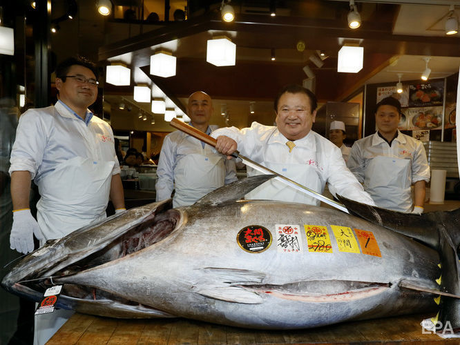 В Японии на аукционе продали тунца весом 278 кг почти за $3,1 млн