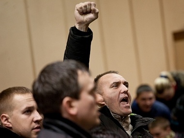 Криворожский горсовет второй день захвачен протестующими. Фоторепортаж