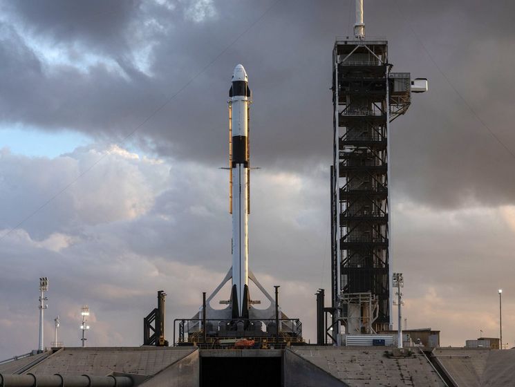 Маск заявил, что корабль Crew Dragon и ракета Falcon 9 отправятся к МКС через месяц