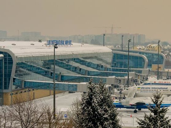 ﻿Львівський аеропорт, де літак викотився за межі злітно-посадкової смуги, відновив роботу
