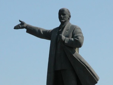 "Свобода": В Харькове снесли памятники Ленину и Постышеву