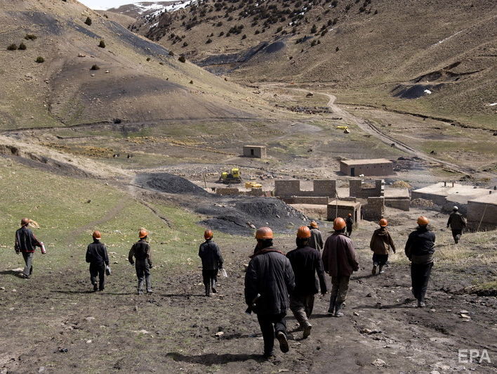 Число погибших при обрушении шахты в Афганистане возросло до 40