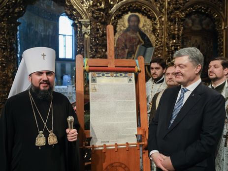 Томос об автокефалии Православной церкви Украины установлен в Софийском соборе, Порошенко был на литургии. Фоторепортаж