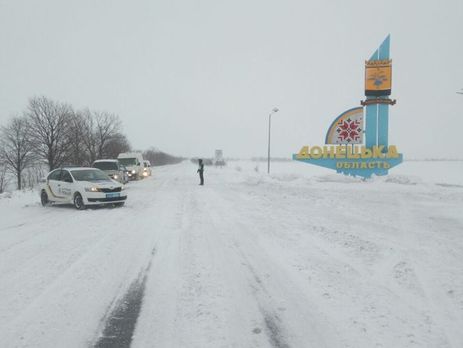 В Донецкой области частично ограничено движение транспорта из-за непогоды