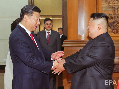 Сі Цзіньпін (ліворуч) і Кім Чен Ин зустрічалися кілька разів протягом останнього року