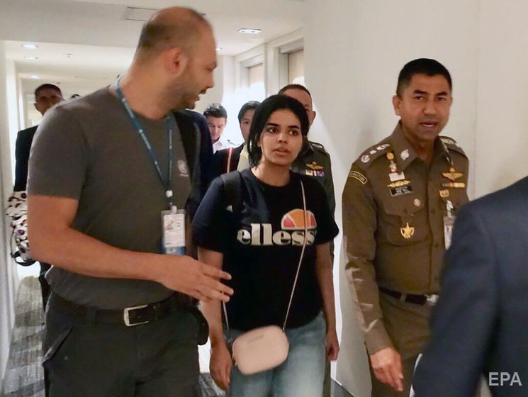 Жительница Саудовской Аравии забаррикадировалась в Таиланде, чтобы ее не вернули домой