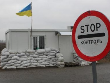 Штаб АТО: За минувшие сутки в Украину из РФ въехали 15 автобусов и пять тентованных грузовиков
