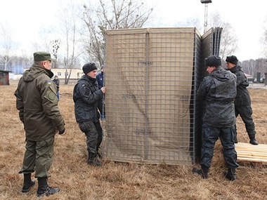 Под Киевом презентовали защитные сооружения быстрой сборки для бойцов АТО