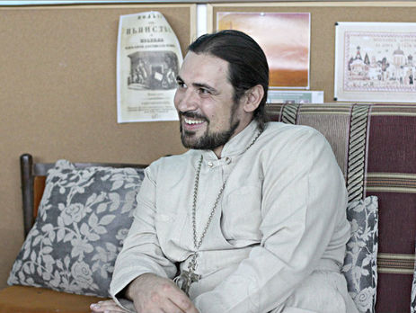 В Виннице священник УПЦ МП сбросил купол с храма, в котором он вел службы