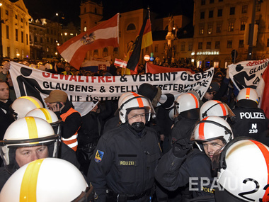 В центре Вены противники PEGIDA заблокировали антиисламское движение