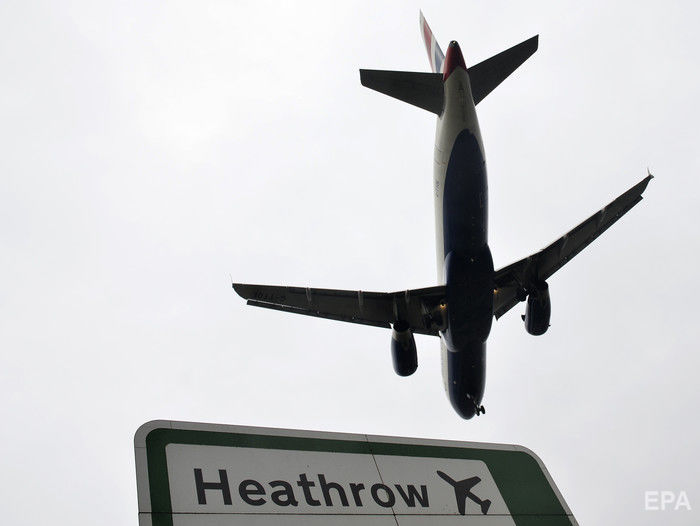 Лондонский аэропорт Хитроу приостановил полеты из-за появления беспилотника