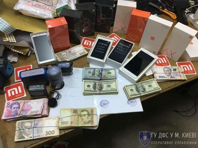 В Борисполе изъяли около 13 тыс. мобильных телефонов, которые везли как личные вещи – СМИ