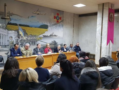 Денисова сообщила, что поедет в Москву и будет требовать от ФСБ доступа к захваченным украинским морякам