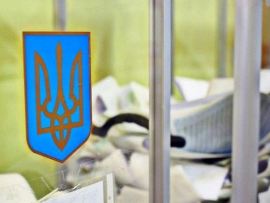 ﻿62,8% українців уважає, що дії влади непрофесійні і не приносять користі суспільству – опитування