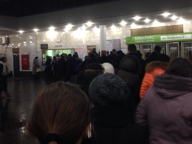 За день до подорожания проезда в киевском метро выстроились очереди за жетонами. Фоторепортаж