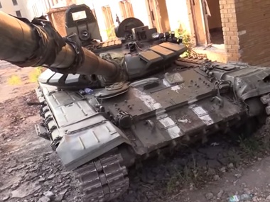 На подконтрольной "ДНР" территории ОБСЕ обнаружила военный лагерь с танками без опознавательных знаков