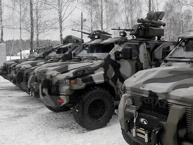 Полк "Азов" получил бронеавтомобили "Спартан", способные поражать танки и вертолеты