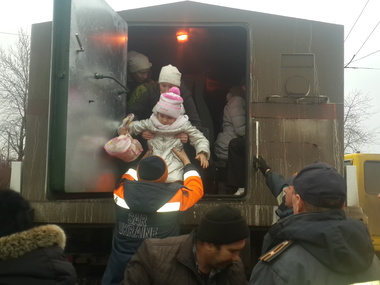 Госслужба по ЧС: В течение дня из подвергающихся обстрелам городов Донбасса эвакуированы 359 человек