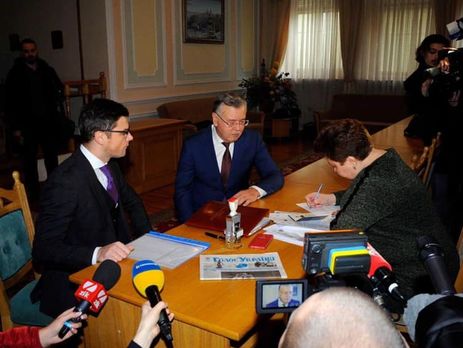 ﻿Гриценко подав документи у ЦВК для участі у виборах президента України