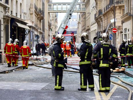Власти Франции уточнили, что в результате взрыва в пекарне в центре Парижа погибли три человека