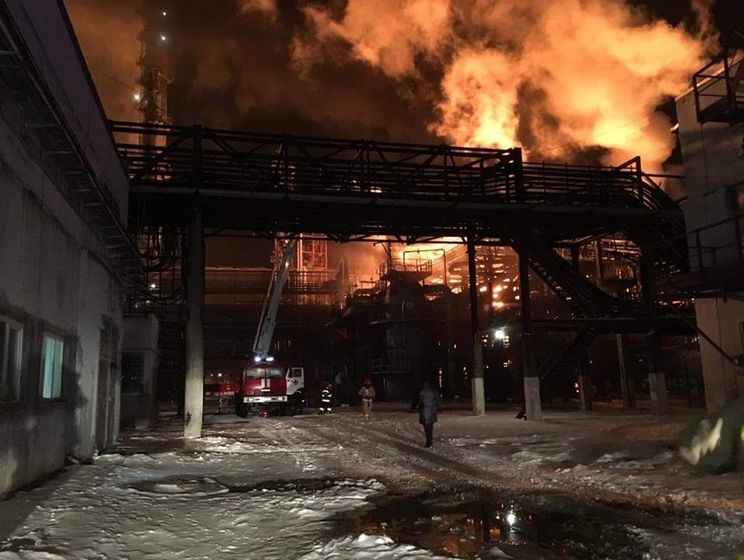 ﻿У Калуші на хімічному заводі "Карпатнафтохім" сталася масштабна пожежа