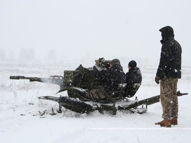 Семенченко: Украинская артиллерия обстреливает боевиков в районе Логвиново