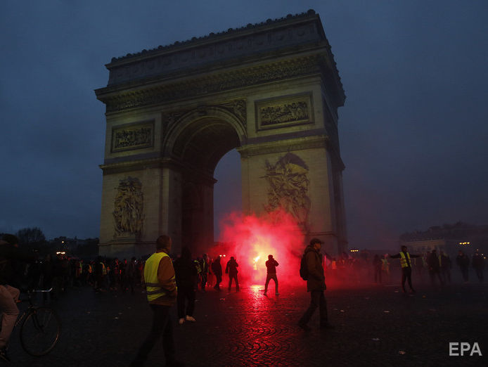 ﻿Під час протестів "жовтих жилетів" у Франції затримали 240 осіб