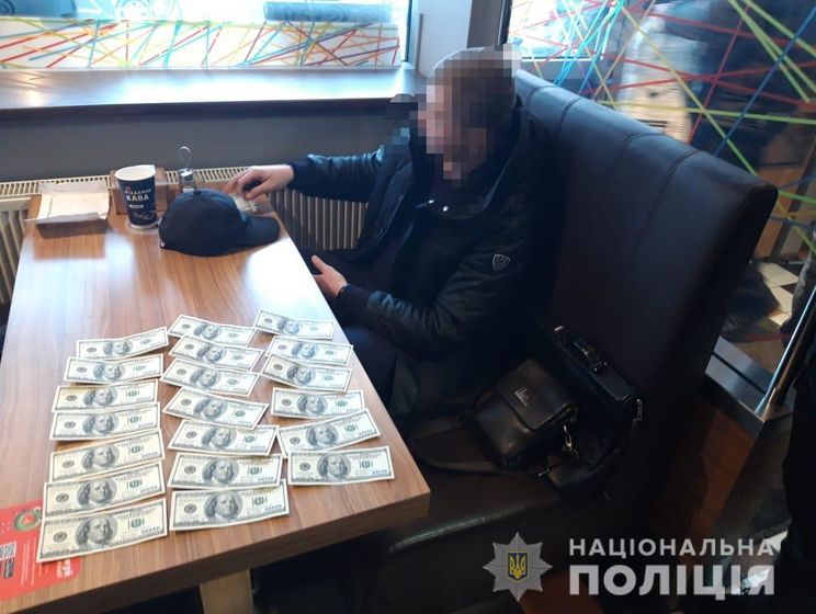Директора предприятия во Львове, который пытался дать взятку правоохранителям, подозревают в хищении 0,5 млн грн бюджетных средств – полиция