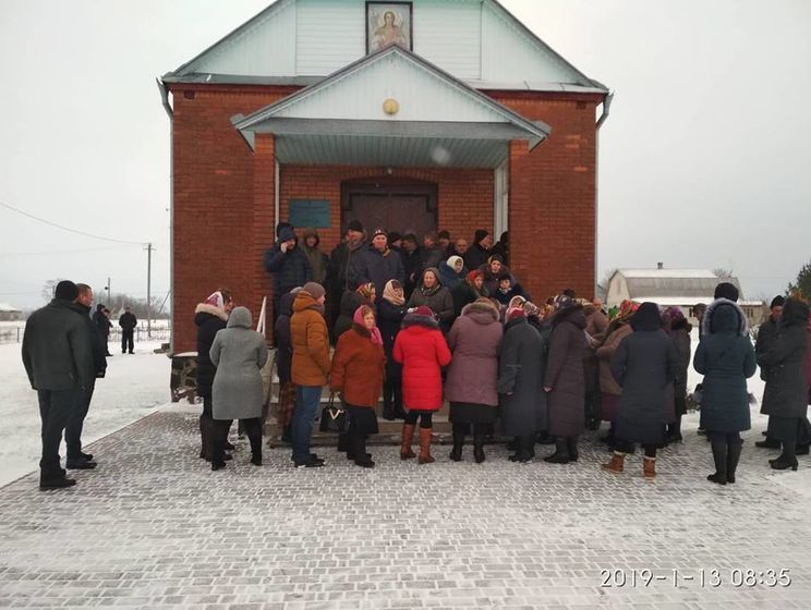 ﻿Жителі села у Волинській області не пропустили єпископа УПЦ МП до храму, який перейшов у ПЦУ – голова райдержадміністрації