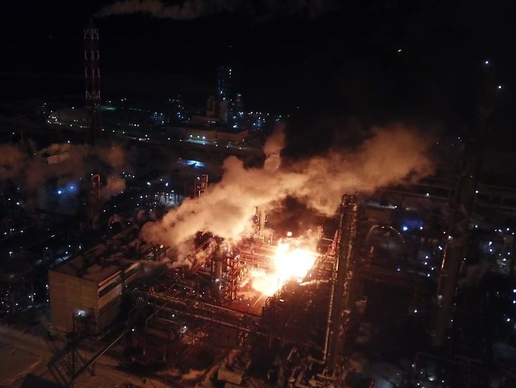 После пожара на химзаводе в Калуше угрозы населению и окружающей среде нет – горсовет