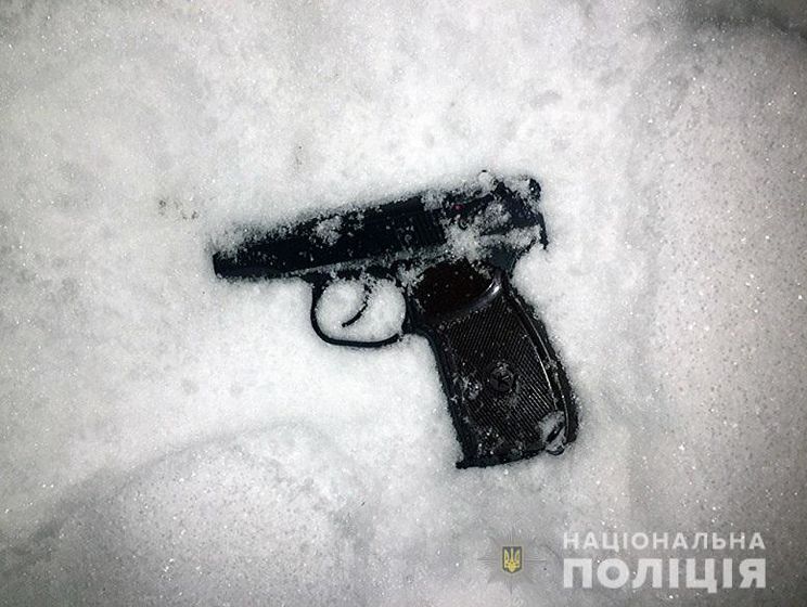 ﻿У Києві затримали чоловіка, який із пневматичної зброї стріляв у двері школи – поліція