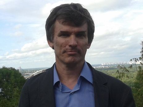 Зеленскому на фоне заезженных фигур, предлагающих себя в отцы-матери нации, ничего делать и не надо, достаточно от них всех отличаться