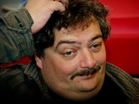 Быков сказал, что Гитлер добился бы популярности в РФ, если бы не истребление евреев. В Госдуме заявили, что у поэта 