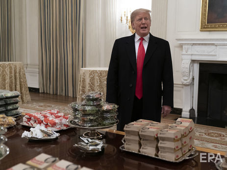 Из-за шатдауна Трамп купил за свои деньги 300 гамбургеров, чтобы угостить студенческую команду по американскому футболу