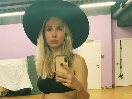 Loboda показала голые ноги и засветила бюст