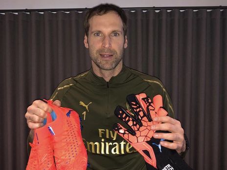 ﻿Відомий чеський голкіпер Петр Чех оголосив про завершення кар'єри