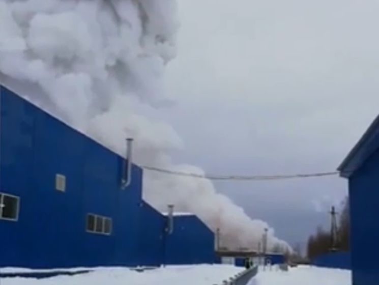 ﻿На заводі в Ленінградській області стався вибух, після якого почалася пожежа