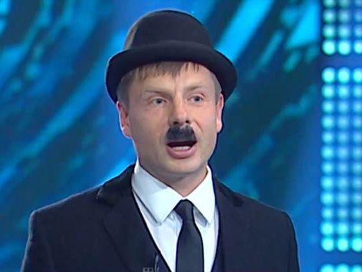 ﻿"Мужик сказав – мужик зробив". Гончаренко прийшов на ефір каналу "Прямий" в образі Чапліна. Відео