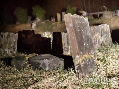 Вандалы осквернили еврейское кладбище во Франции