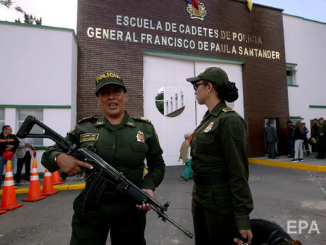 ﻿Замінований автомобіль врізався в будівлю поліцейської академії в Боготі. Фоторепортаж