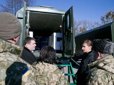 Марина Порошенко передала мобильные стиральные комплексы для военнослужащих в зоне АТО