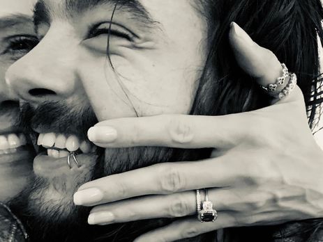 Жених Клум подарил ей кольцо с александритом и бриллиантами, которое долго искал