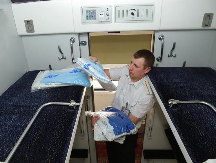 "Укрзалізниця" повысила цены на постельное белье и чай в поездах
