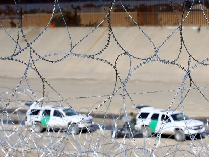 В США из Мексики через подкоп под забором на границе перебралось 376 мигрантов