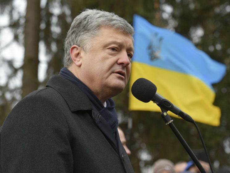 Порошенко: Отстроим аэропорт Донецка, и на его башне будет развеваться украинский флаг, который "киборги" поднимали вновь и вновь под пулями