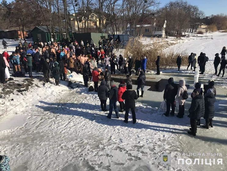 ﻿Участь у водохресних купаннях у Київській області взяло 12 тис. осіб – поліція