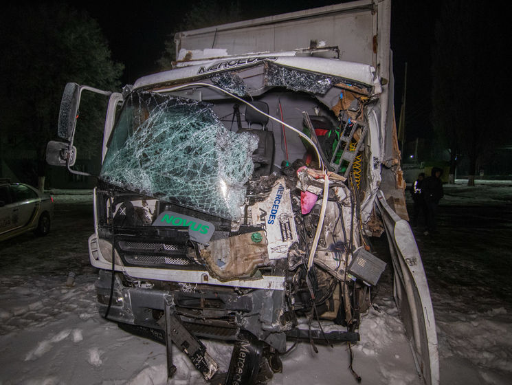 ﻿Під Києвом зіткнулося дві вантажівки, один водій загинув на місці